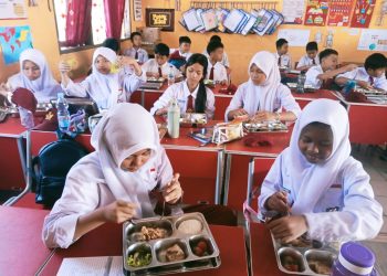 Hari Pertama Program Makan Bergizi Gratis di SDN Limo 3 Disambut Antusias Siswa
