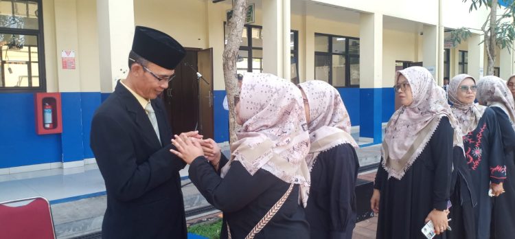 Purna Bakti Kepala SMP Negeri 9 Depok : Totong Hardiman Pamit dengan Haru