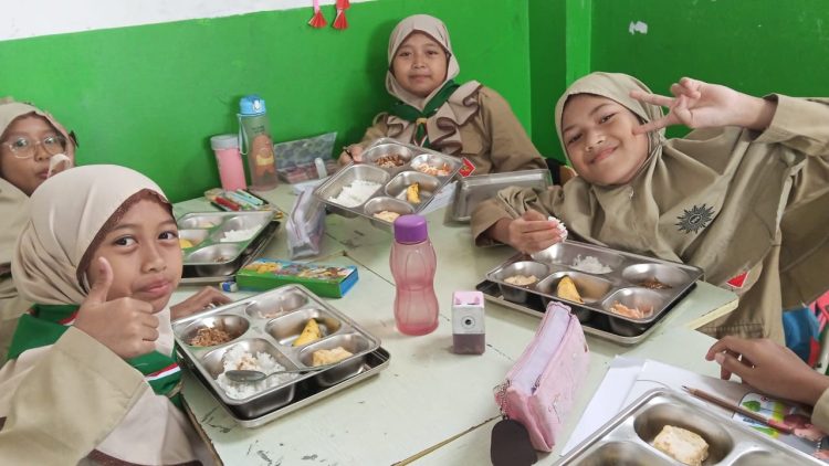 Program MBG Beri Asupan Sehat bagi 579 Siswa SD Muhammadiyah Meruyung