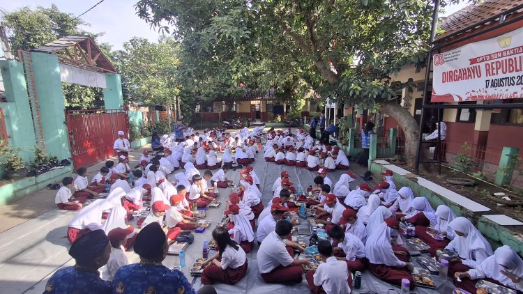 SDN Baktijaya 5 Peringati Hari Pahlawan dengan Upacara dan Diskusi tentang Makna Kepahlawanan