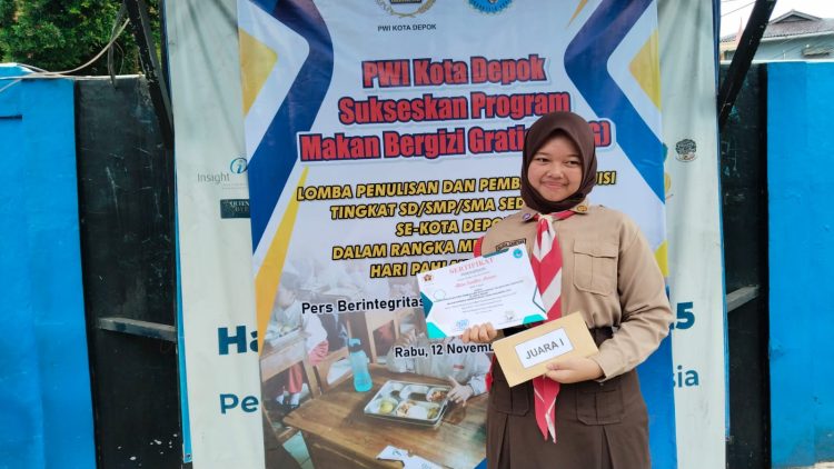 Alisa Cantika Aryana Juara I Lomba Puisi Antar Pelajar