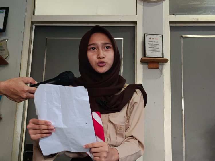 Elok Permata Putri Raih Juara 4 Lomba Puisi Hari Pahlawan di PWI Kota Depok