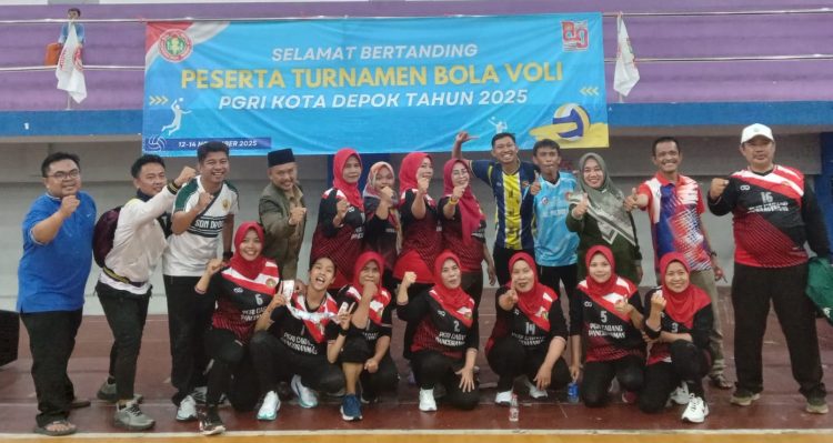 Tim Voli Putri PGRI Pancoranmas Juara 1 Turnamen Antarkecamatan