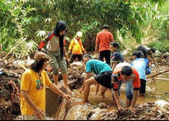 Aksi Bersih Sungai, Komunitas Lintas Sektor Bersatu Bersihkan Tumpukan Sampah