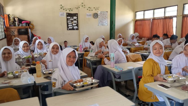 MAN 1 Bogor Kampus 1 Cirimekar Terima 1.267 Porsi Makan Bergizi Gratis