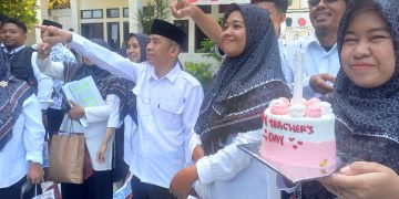 Hangatnya Kebersamaan Siswa dan Guru SMK Bhakti Karya di HUT ke-80 PGRI