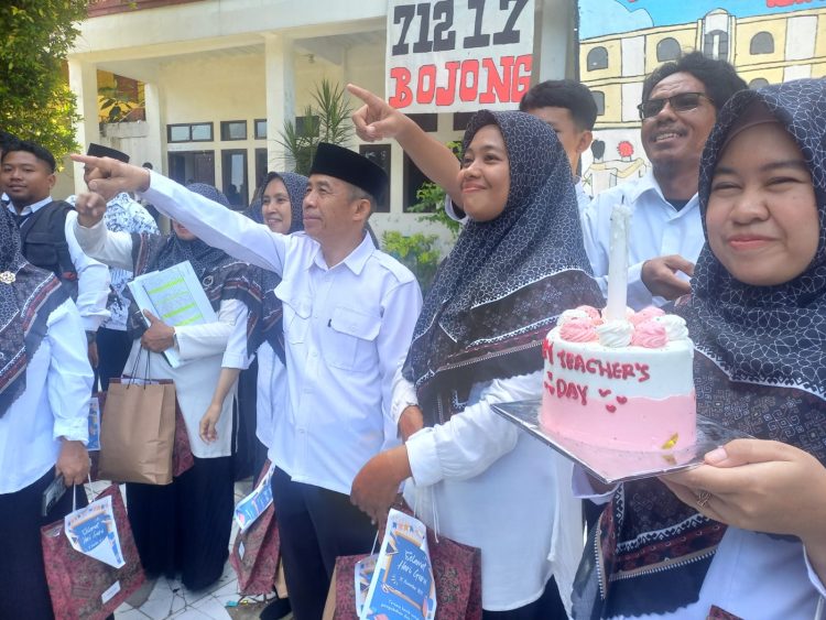 Hangatnya Kebersamaan Siswa dan Guru SMK Bhakti Karya di HUT ke-80 PGRI