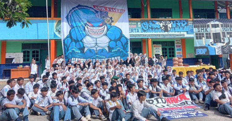 Penuh Haru, Siswa SMK Darul Ulum Persembahkan Acara Spesial di HGN 2025
