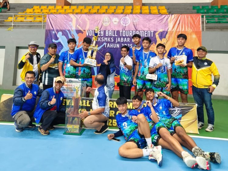 Tim Voli SMK Nurul Azhar Pertahankan Gelar Juara FKKSMKS Jabar Cup 2025