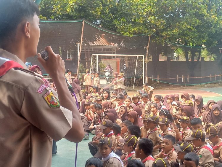 Ekskul Pramuka SDN Duren Seribu 04 Latih Disiplin dan Kemandirian Siswa