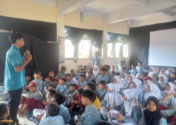 Pembelajaran Langsung: SDN Sawangan 02 Kenalkan Sains Lewat Eksperimen dan 3D Movie
