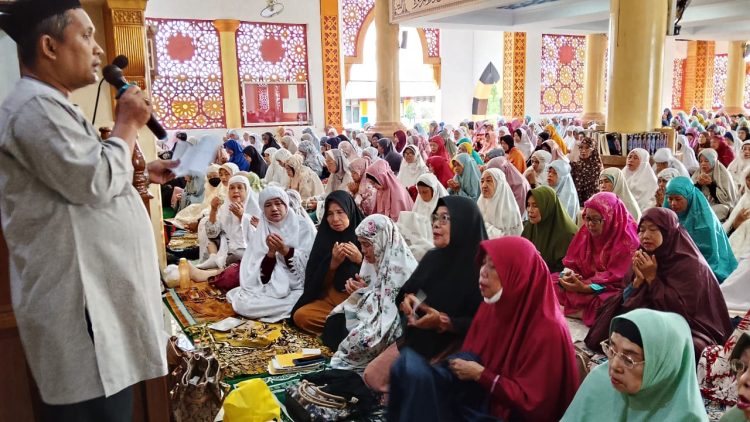 SIT Al-Madinah Gelar Santunan Akbar Bersama 4.000 Jemaah