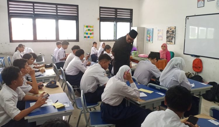 PSAS SMPN 30 Depok Berjalan Lancar, Siswa Masuki Hari Keempat Ujian