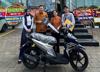 Tak Disangka! Menabung Rp100 Ribu, Nasabah BRI Warung Buncit Menang Motor di Undian Simpedes 2025