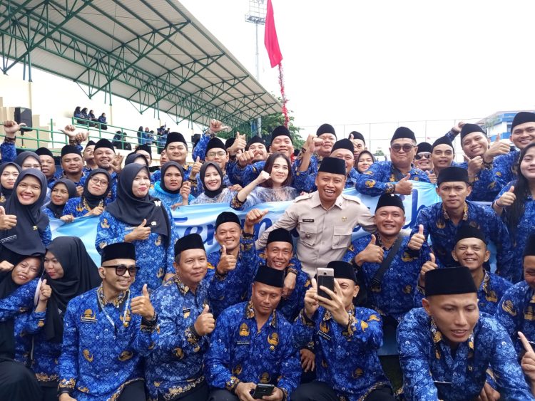 Haru di Stadion Merpati! 2.406 GTK Depok Dilantik Jadi PPPK Meski Diguyur Hujan