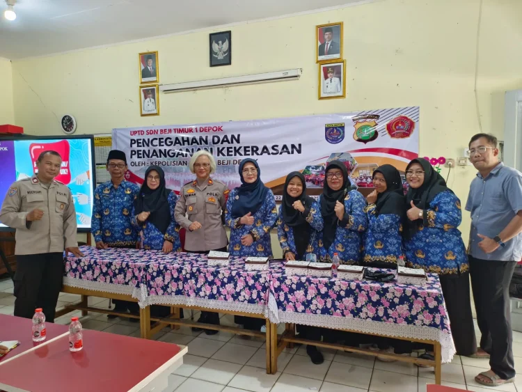 Sat Bimas Polres Metro Depok Sosialisasikan Anti-Bullying di SDN Beji Timur 1
