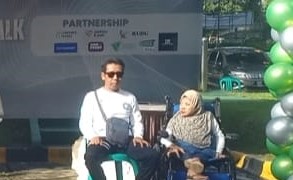 Kisah Rini dan Rustam, Mengayuh Harapan dari Kursi Roda dan Tongkat Putih