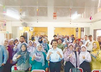 Guru SD Negeri se-Cilodong Diberi Pelatihan Pemanfaatan Papan Interaktif Digital