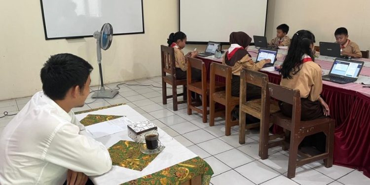 Beban Kerja Guru Terbaru 2025/2026: Permendikdasmen 11 Tahun 2025 Tetapkan 37,5 Jam Kerja per Minggu