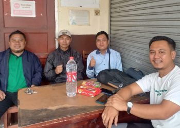 Guru dan Operator SDN Pasir Putih 03 Tetap Piket di Masa Libur Sekolah