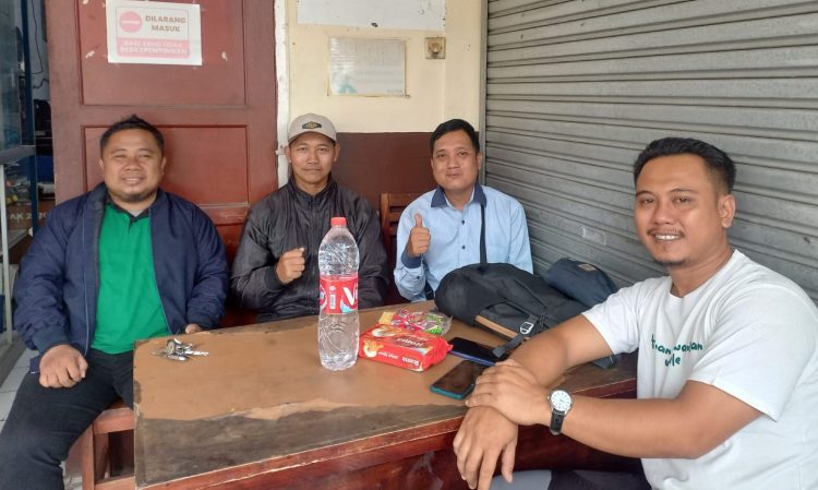 Guru dan Operator SDN Pasir Putih 03 Tetap Piket di Masa Libur Sekolah