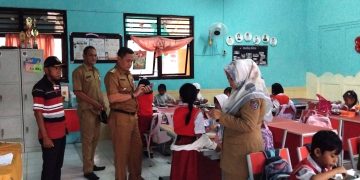 Camat dan Lurah Sawangan Monitor Distribusi Makan Bergizi Gratis di Dua SD Negeri