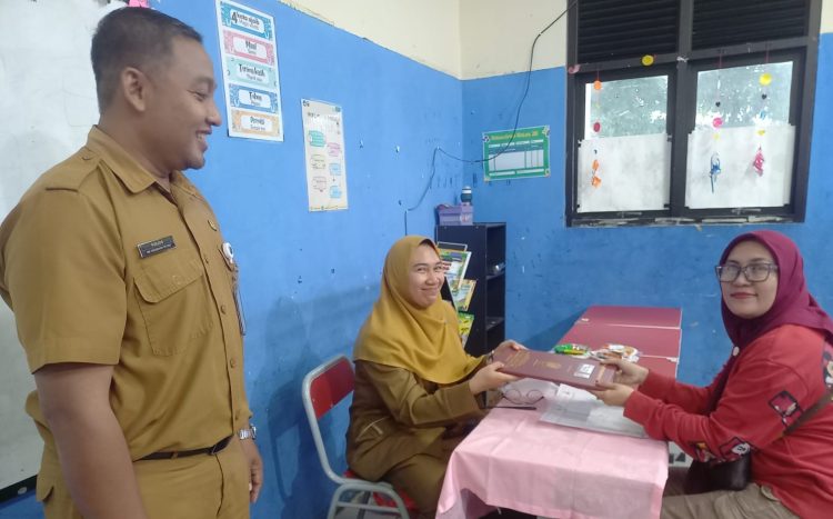 Hari Pertama Sekolah, SDN Sawangan 01 Bagikan E-Rapor ke 770 Siswa