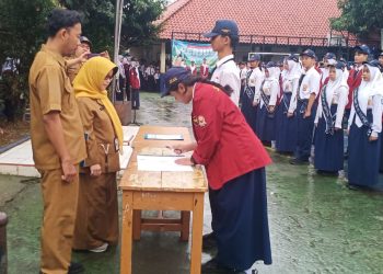 SMPN 19 Depok Lantik OSIS Baru di Minggu Kedua Semester Genap