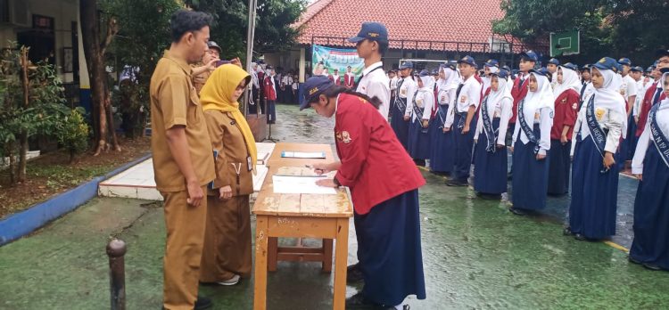 SMPN 19 Depok Lantik OSIS Baru di Minggu Kedua Semester Genap