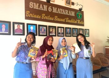 Luar Biasa, 3 Siswi SMA Negeri 6 Mataram Terbitkan Buku Budaya Lokal