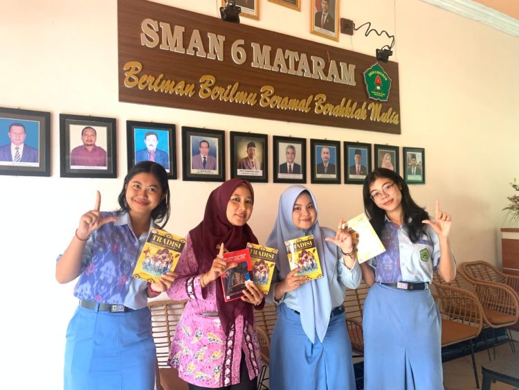Luar Biasa, 3 Siswi SMA Negeri 6 Mataram Terbitkan Buku Budaya Lokal
