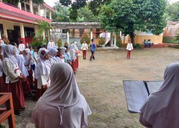 SDN Duren Seribu 04 Latih 96 Siswa Kelas V Jadi Petugas Upacara Bendera
