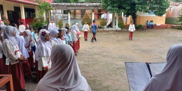 SDN Duren Seribu 04 Latih 96 Siswa Kelas V Jadi Petugas Upacara Bendera