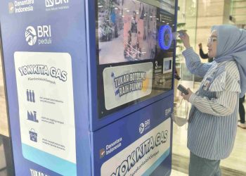 BRI Hadirkan Mesin Tukar Botol Plastik Jadi Saldo E-Wallet di Menara BRILiaN