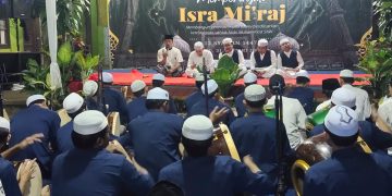 Bersama Karang Taruna, Mahasiswa UID Gelar Isra Mi’raj di RW 08 Duren Seribu