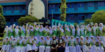 MTs Nurul Azhar Bekasi Luncurkan Buku Antologi Puisi dan Pantun Karya Siswa Kelas VII