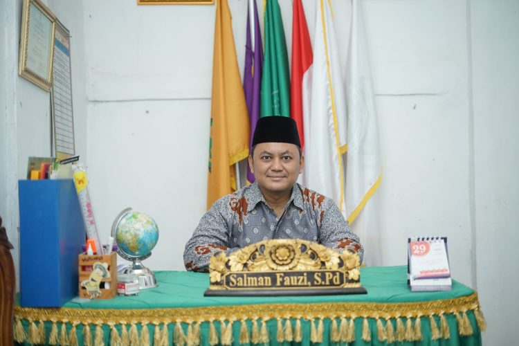 Salman Fauzi, S.Pd: Meneruskan Jejak Pendidikan Keluarga Sejak 1951