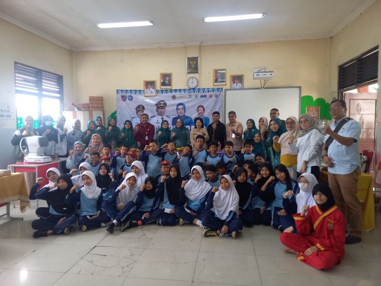 PKK Kota Depok Bersama SDN Sawangan 01 Adakan Pemeriksaan Mata Gratis bagi Siswa