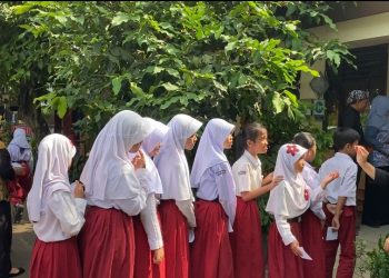 220 Siswa SDN RRI Cisalak Ikuti Pemeriksaan Mata Gratis Program “Terang Menderang”