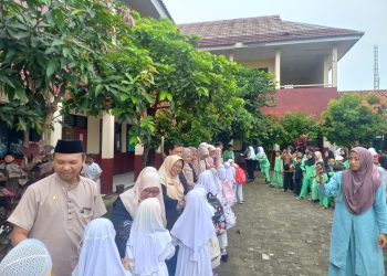 Jelang Puasa, Siswa SDN Sawangan 02 Keliling Kampung dan Saling Bermaaf-maafan
