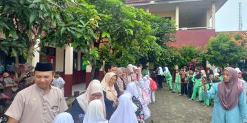 Jelang Puasa, Siswa SDN Sawangan 02 Keliling Kampung dan Saling Bermaaf-maafan