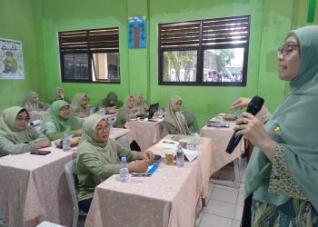 IHT Deep Learning, Guru SMP Islamiyah Serua Dilatih Ciptakan Kelas Lebih Bermakna dan Menyenangkan