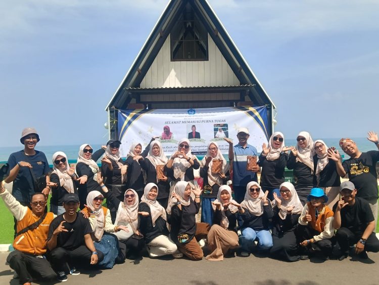 Tiga Guru SDN Cipayung 1 Resmi Purna Bakti, Sekolah Sampaikan Apresiasi