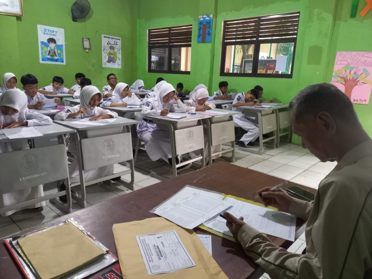 Ratusan Siswa SMP Islamiyah Serua Ikuti PTS Semester Genap 2026