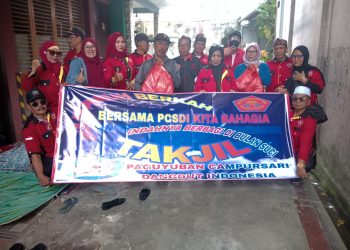 PCSDI Berbagi Takjil di Meruyung, 150 Box Ludes Dibagikan