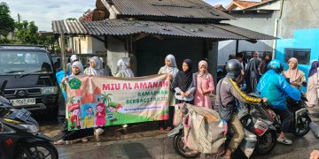 235 Takjil Dibagikan, MI Unggulan Al Amanah Ajak Siswa Belajar Berbagi di Ramadan