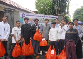 SMK Al-Muhtadin Bagikan 540 Takjil kepada Warga Lewat Program Rantang Kanyaah