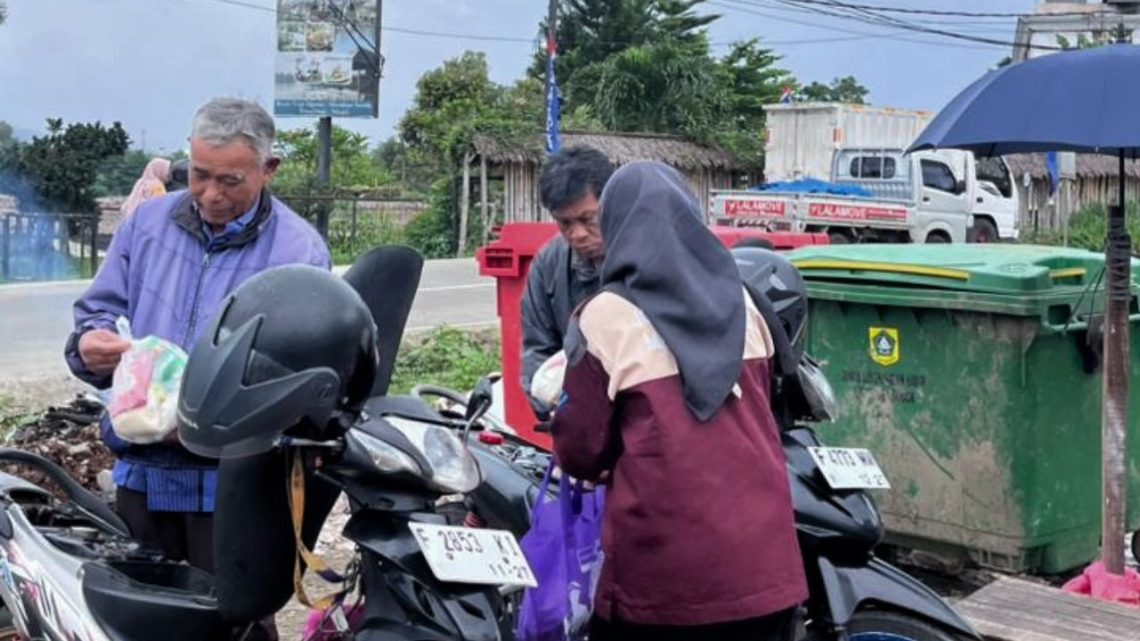 16 Ekskul MAN 1 Bogor Gelar Baksos dan Bukber Ramadan, Sasar Ojol hingga Kuli Panggul