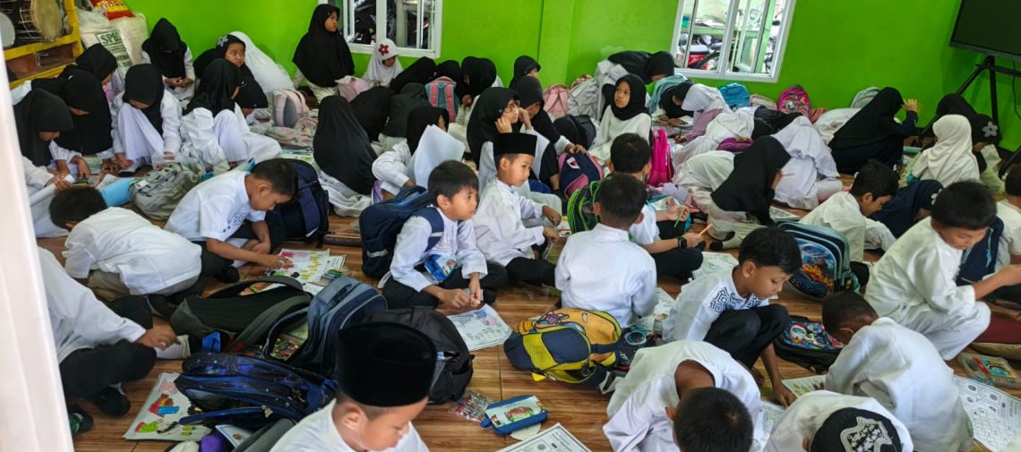 SDN Mampang 3 Gelar Pesantren Ramadan dan Berbagi