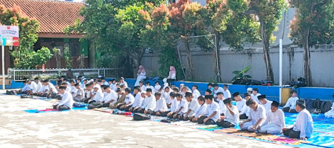 SDN Mampang 3 Gelar Pesantren Ramadan dan Berbagi